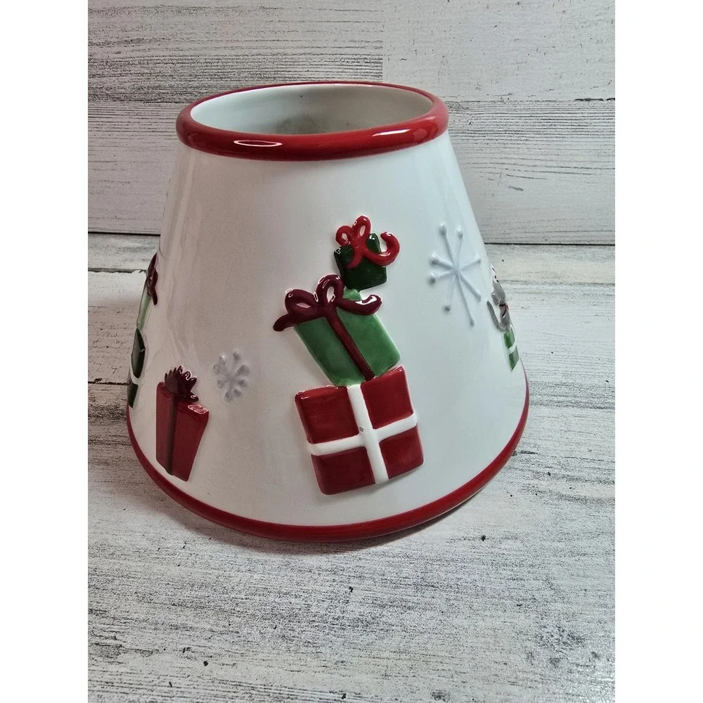 White‎ Barn Candle Co Christmas Ceramic Jar Candle Topper Shade Presents Mouse